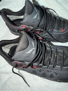 10 Size Salewa Men's Black Athletic/Hicking Sneakers Great Condition